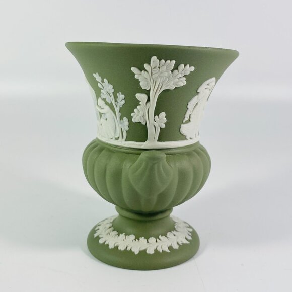 Vintage 70's Wedgwood Jasperware Green Sage Small Urn Vase England - Picture 4 of 7